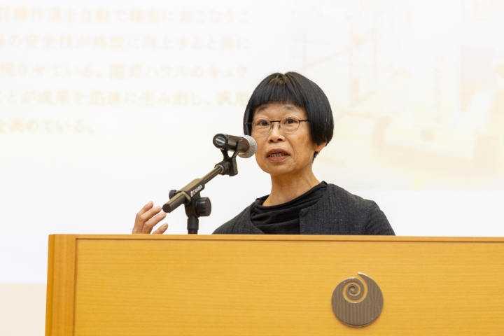 日野委員による製品・工芸部門講評 日野委員による製品・工芸部門講評